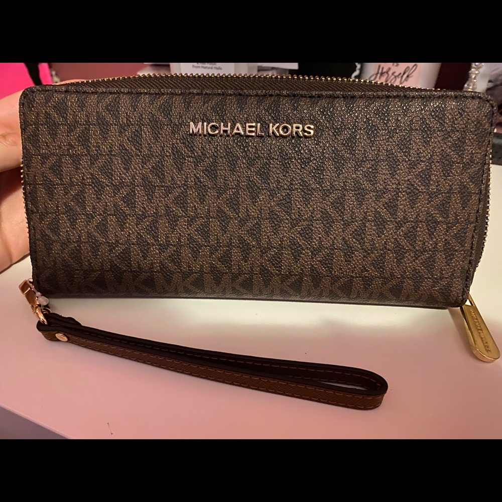 MICHAEL KORS Jet Set Travel Continental Wristlet